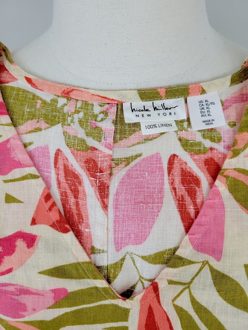Nicole Miller Coral and Pink Floral V-Neck  Linen Dress - Picture 6 of 6